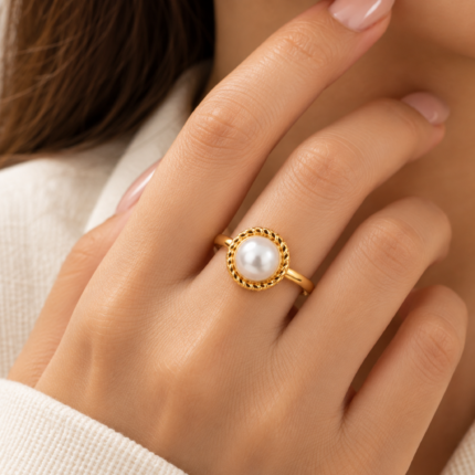 ANVOR pearl halo ring featuring a luminous round pearl-look centre and textured circular frame