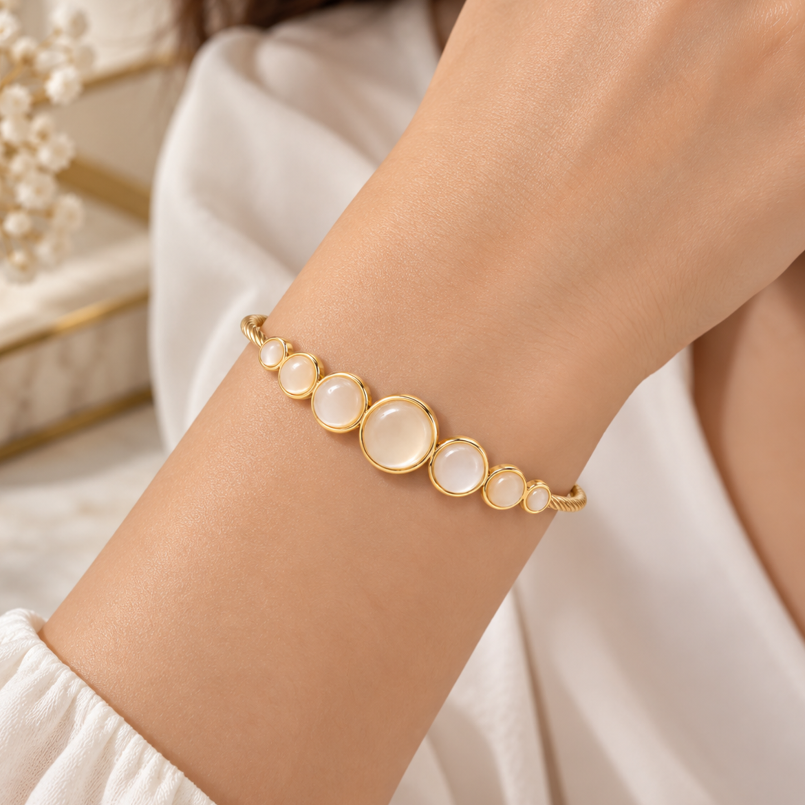 Round Simple Style Bangle For Women1